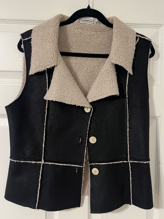 Monte Street Jackets & Blazers - Faux Leather Sherpa Vest | Shearling Lined | Brown & Cream | Cozy Fall Layer